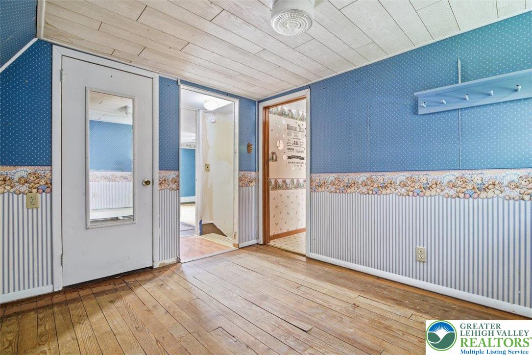 286 Oak Road Bangor, PA 18013 - Photo 35 of 67 Original wood floors!