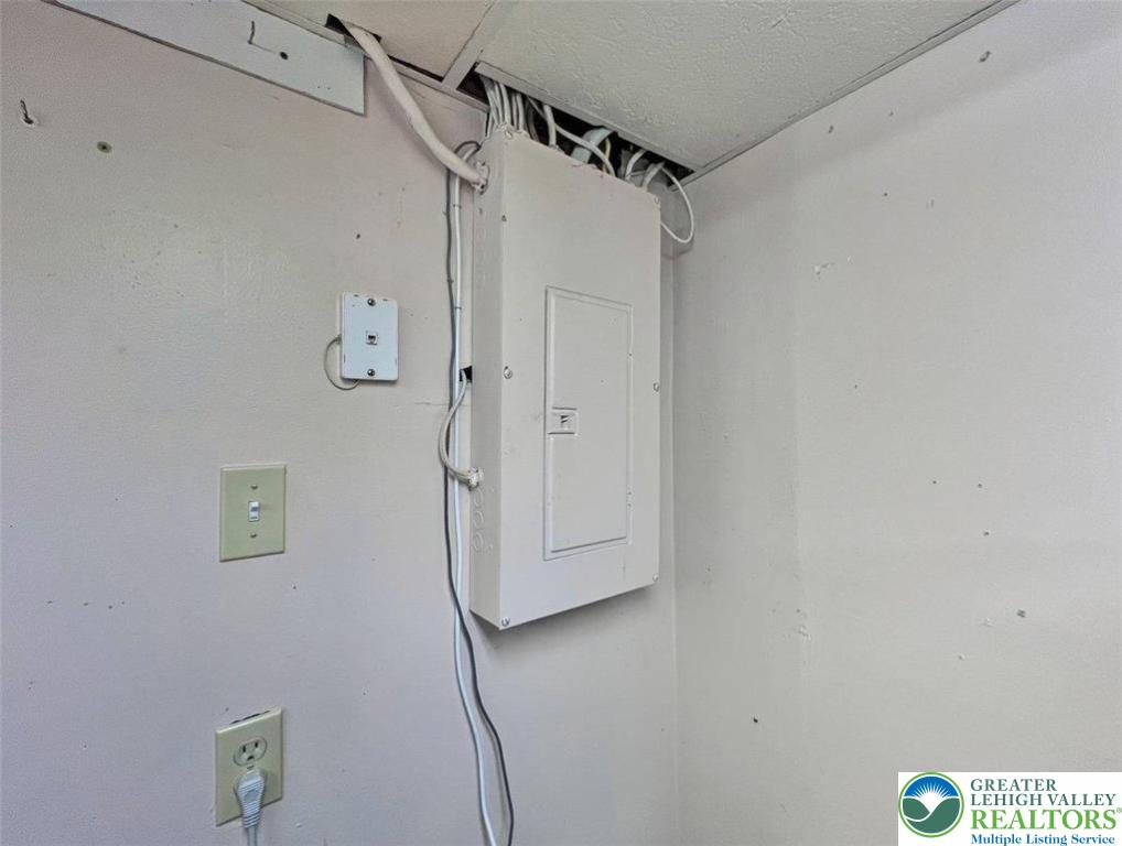 286 Oak Road Bangor, PA 18013 - Photo 37 of 67 Breaker Box