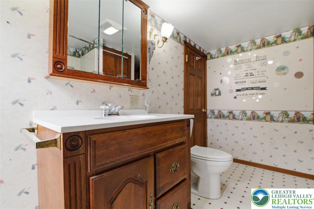 286 Oak Road Bangor, PA 18013 - Photo 42 of 67 Full Bath - Second Floor