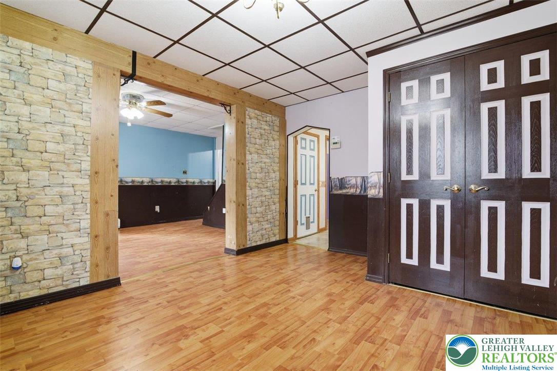 286 Oak Road Bangor, PA 18013 - Photo 10 of 67 Faux Dividing Wall. Would you make it open concept?