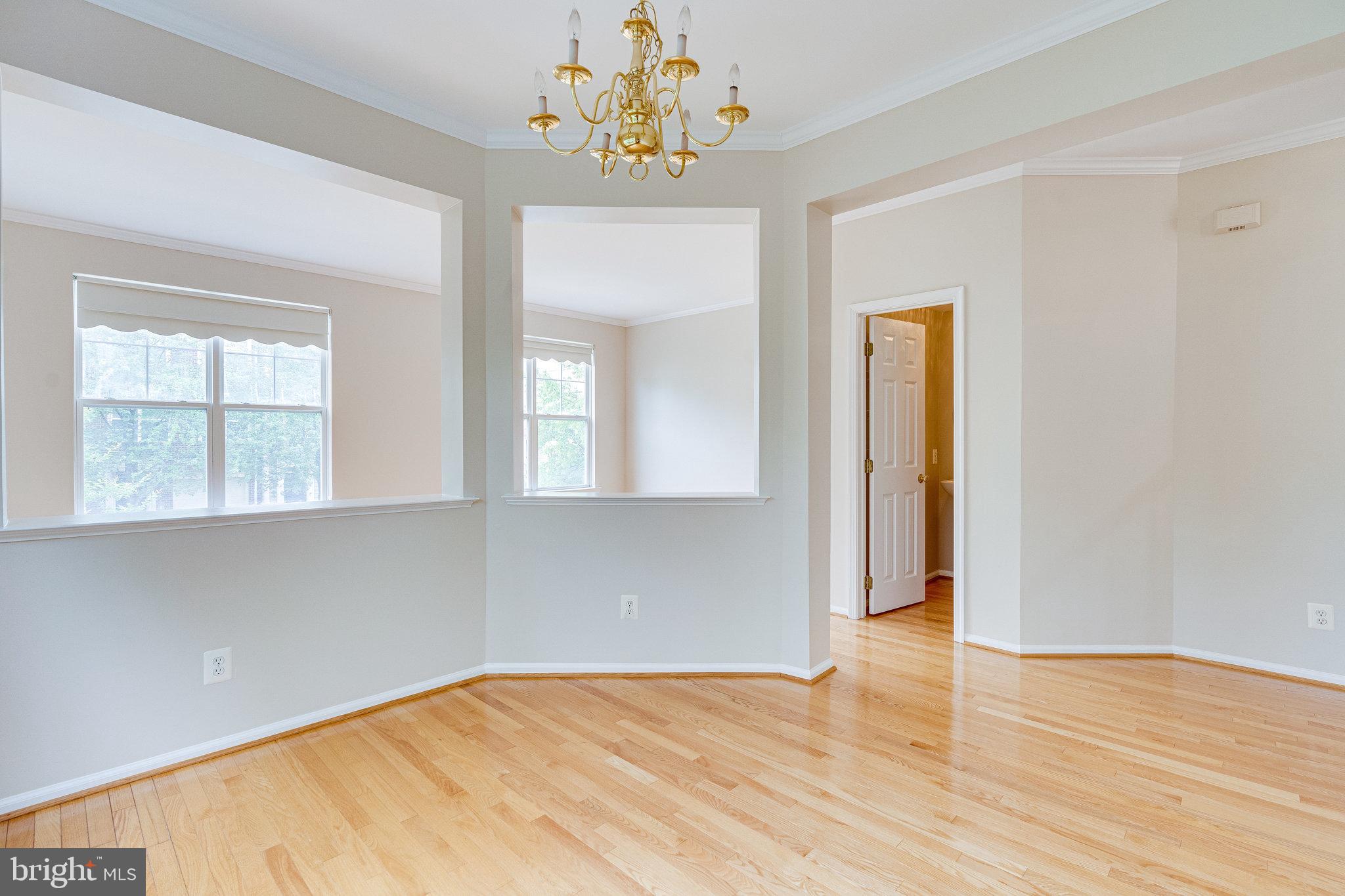 43146 Huntsman Square Broadlands, VA 20148 - Photo 13 of 31 Dining room