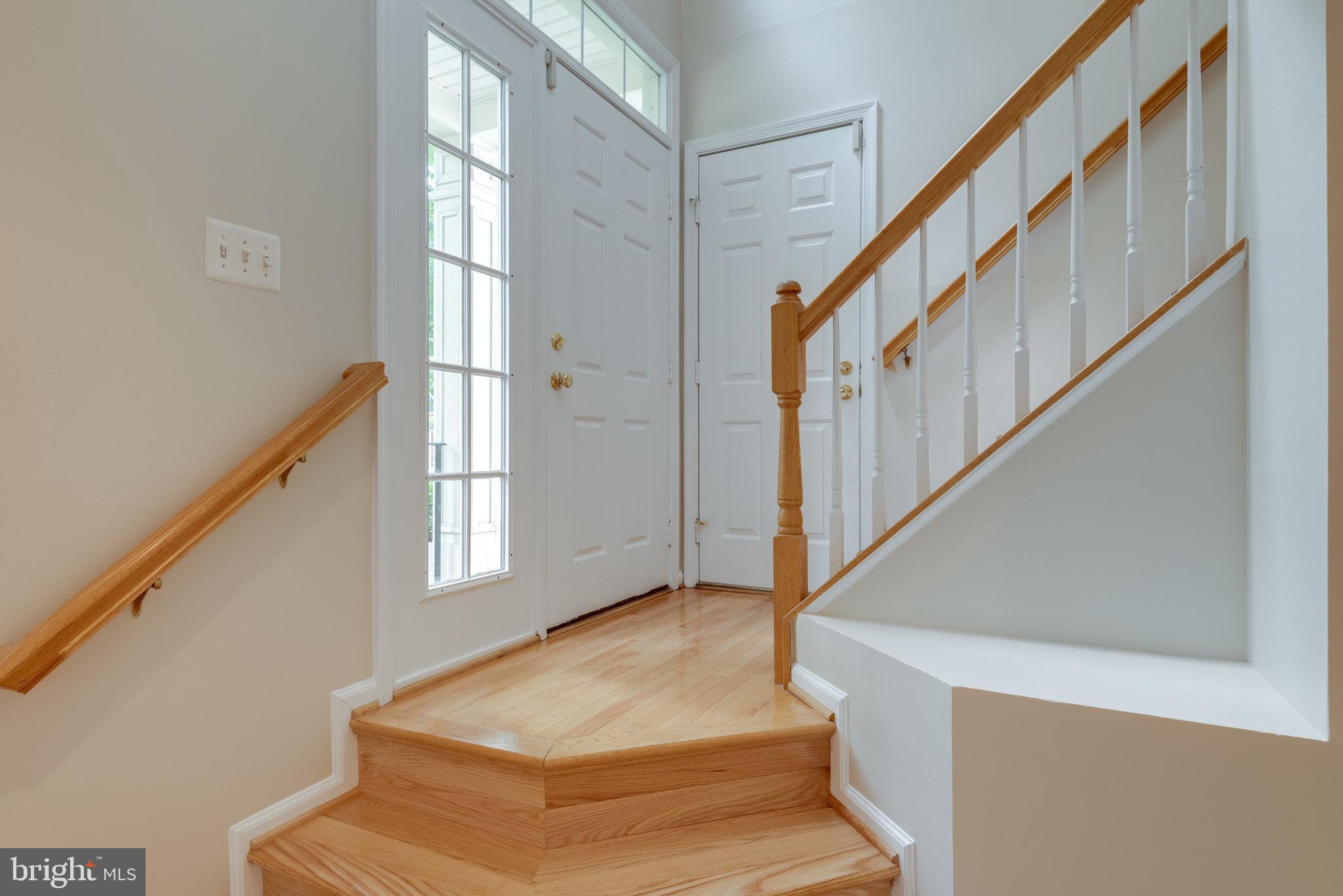 43146 Huntsman Square Broadlands, VA 20148 - Photo 5 of 31 Foyer