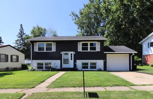 $169,900 | 1719 West Revere Street, Freeport, IL 61032