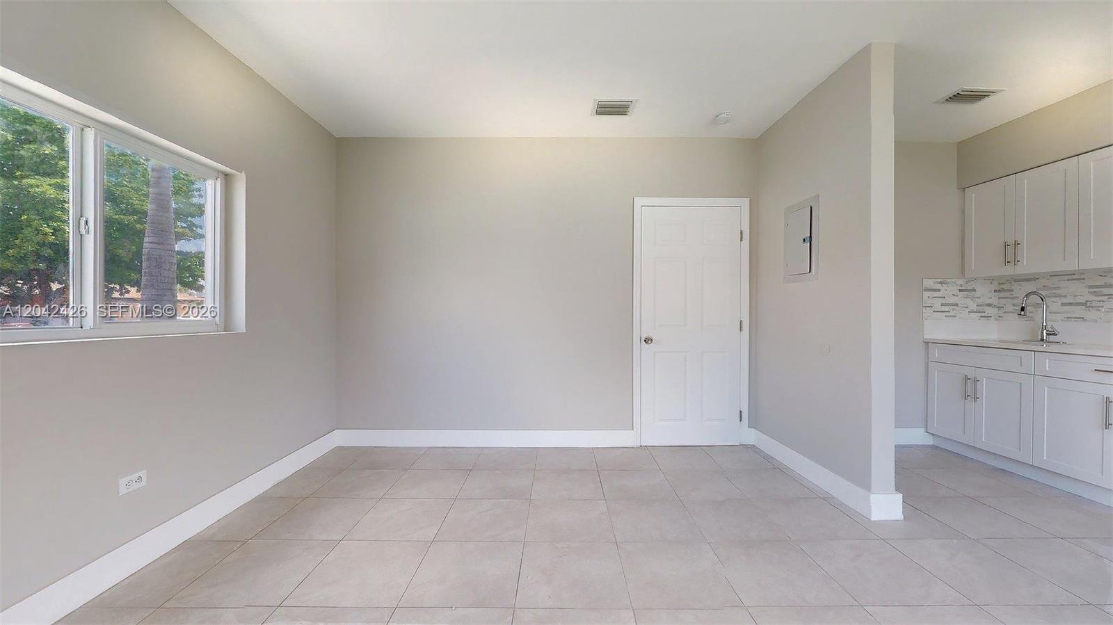 74 West 15th Street, Unit 1 Hialeah, FL 33010 - Photo 4 of 23 Entryway