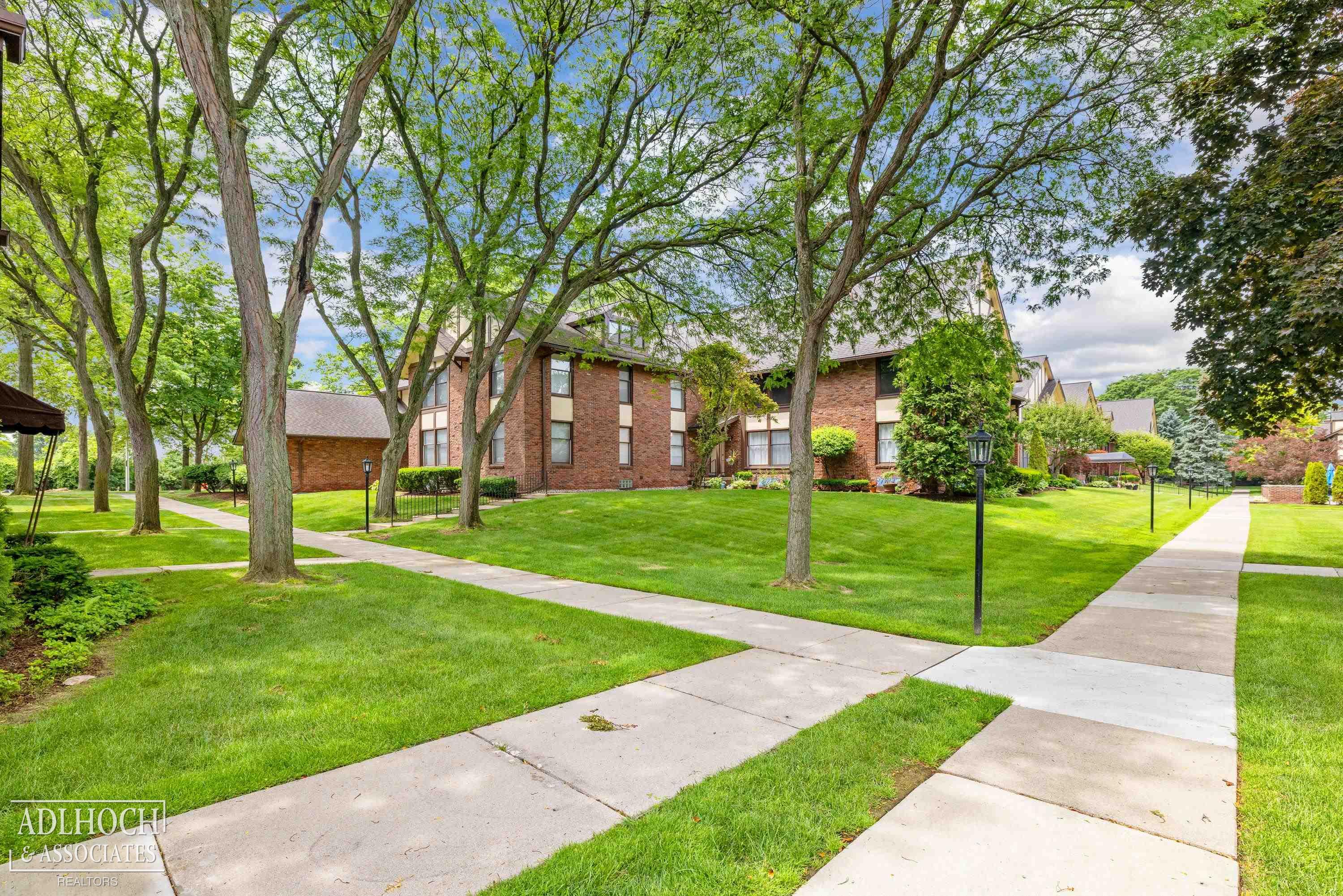 1750 Vernier Road, Unit 6 Grosse Pointe Woods, MI 48236 - Photo 32 of 39