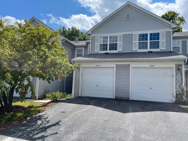 $2,100 | 1207 Brookdale Drive, Carpentersville, IL 60110