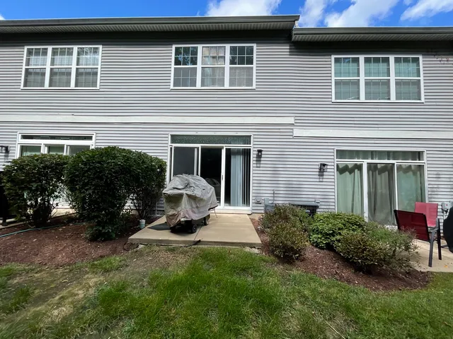 $2,100 | 1207 Brookdale Drive, Carpentersville, IL 60110