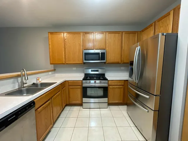 $2,100 | 1207 Brookdale Drive, Carpentersville, IL 60110