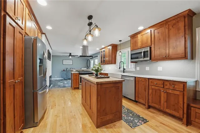 $650,000 | 1633 North 600 Road, Baldwin City, KS 66006