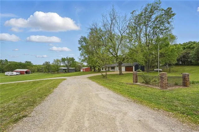 $650,000 | 1633 North 600 Road, Baldwin City, KS 66006