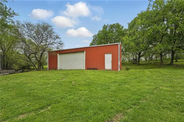 $650,000 | 1633 North 600 Road, Baldwin City, KS 66006