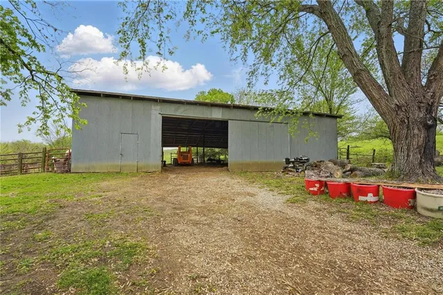 $650,000 | 1633 North 600 Road, Baldwin City, KS 66006
