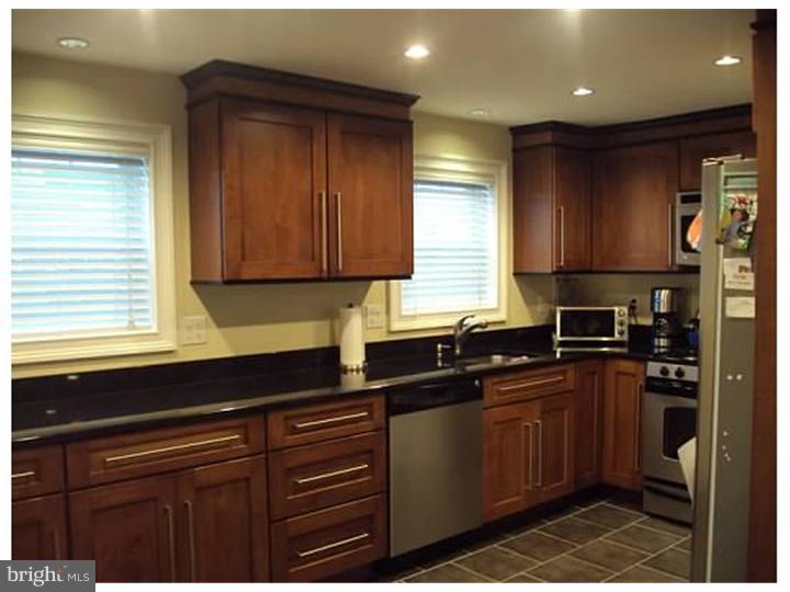 213 Ridgefield Road Philadelphia, PA 19154 - Photo 4 of 19 Kitchen