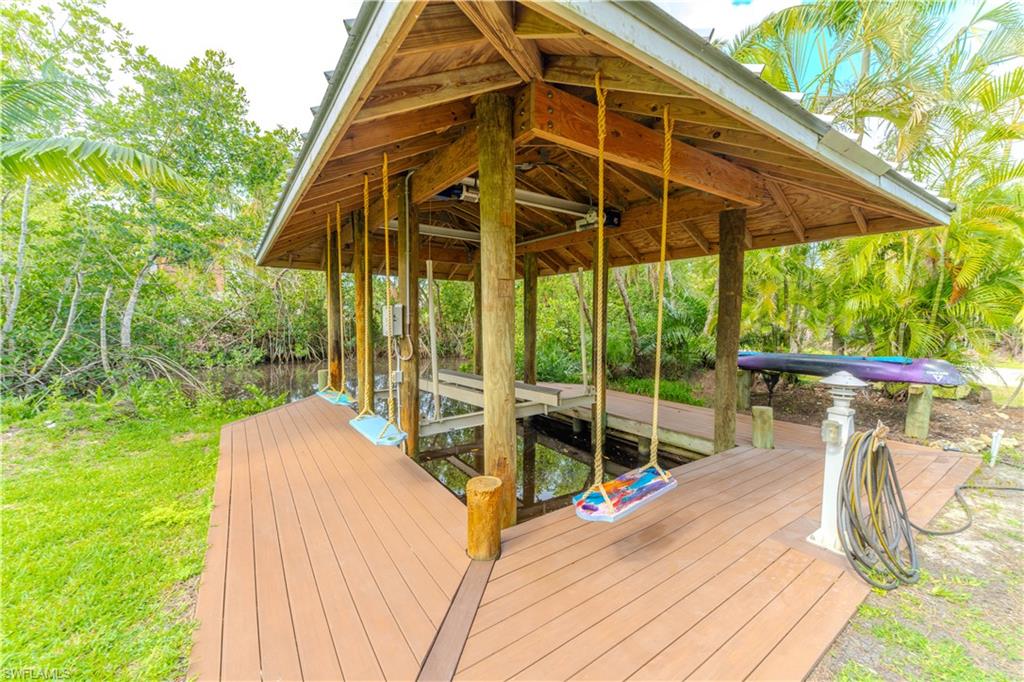 7146 Congdon Road Fort Myers, FL 33908 - Photo 15 of 50 a view of a balcony with table and chairs under an umbrella