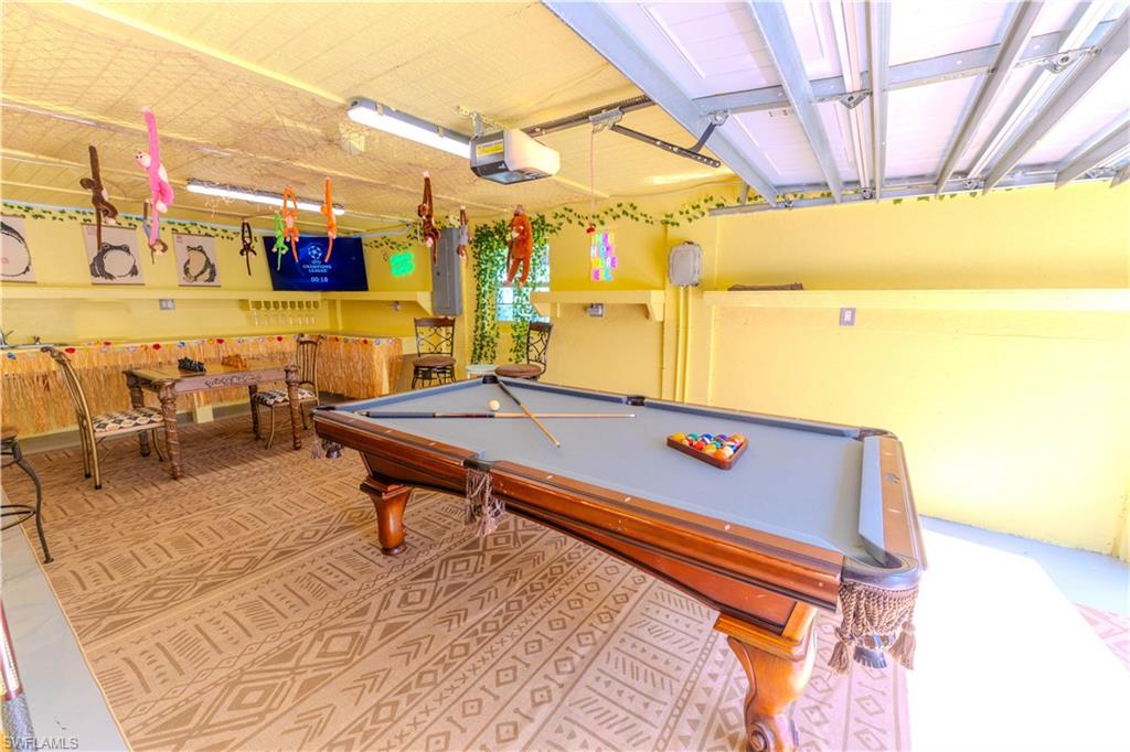 7146 Congdon Road Fort Myers, FL 33908 - Photo 45 of 50 a sitting area with table and chairs