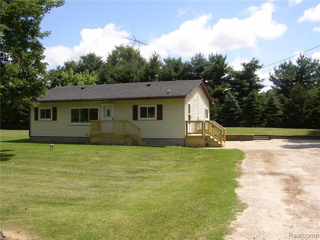 1448 North Maple Leaf Road Lapeer, MI 48446 - Photo 1 of 45 P7170051.JPG