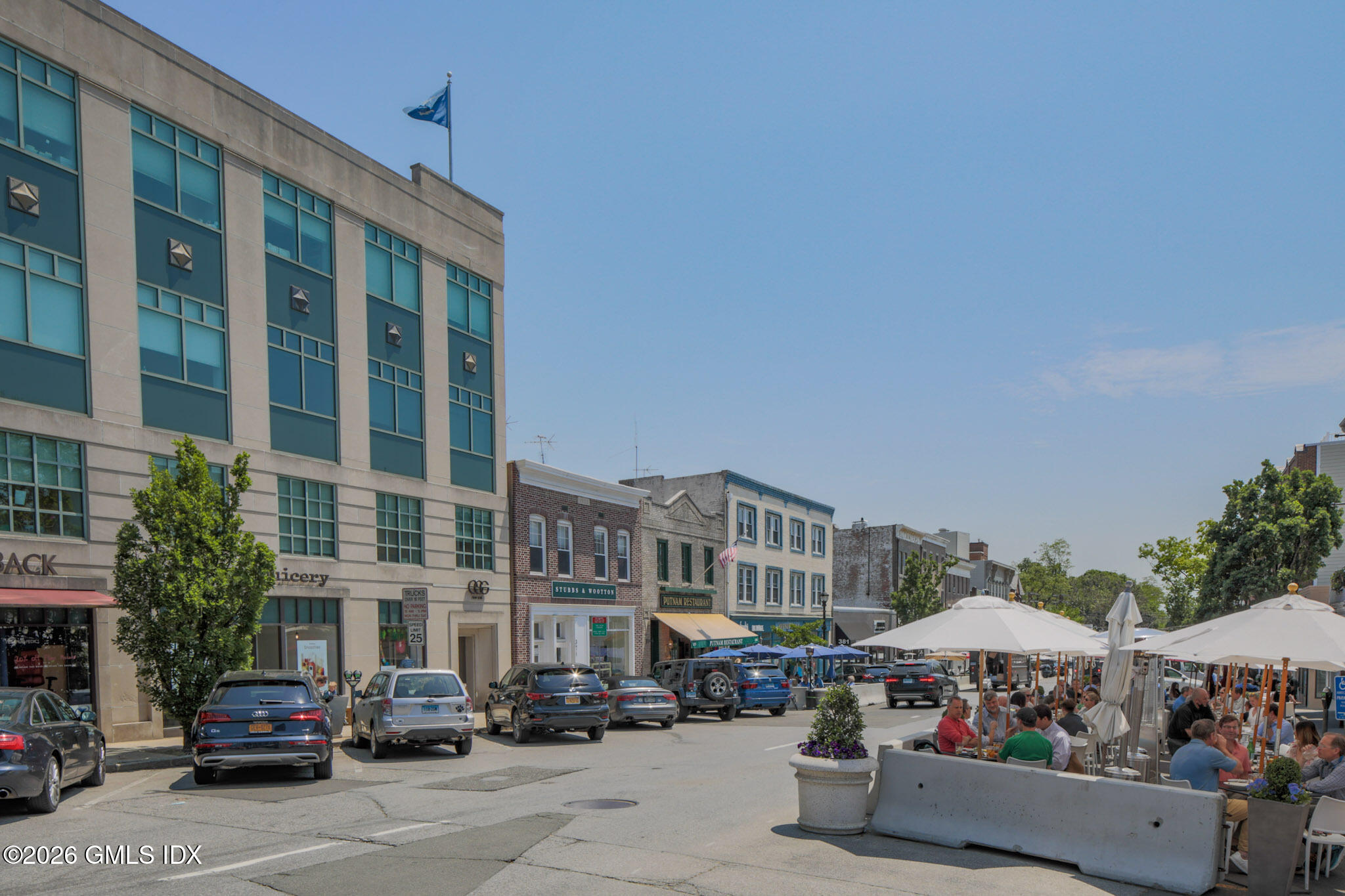 45 Rodwell Avenue, Unit B Greenwich, CT 06830 - Photo 9 of 12 Greenwich Ave Outdoor Dining