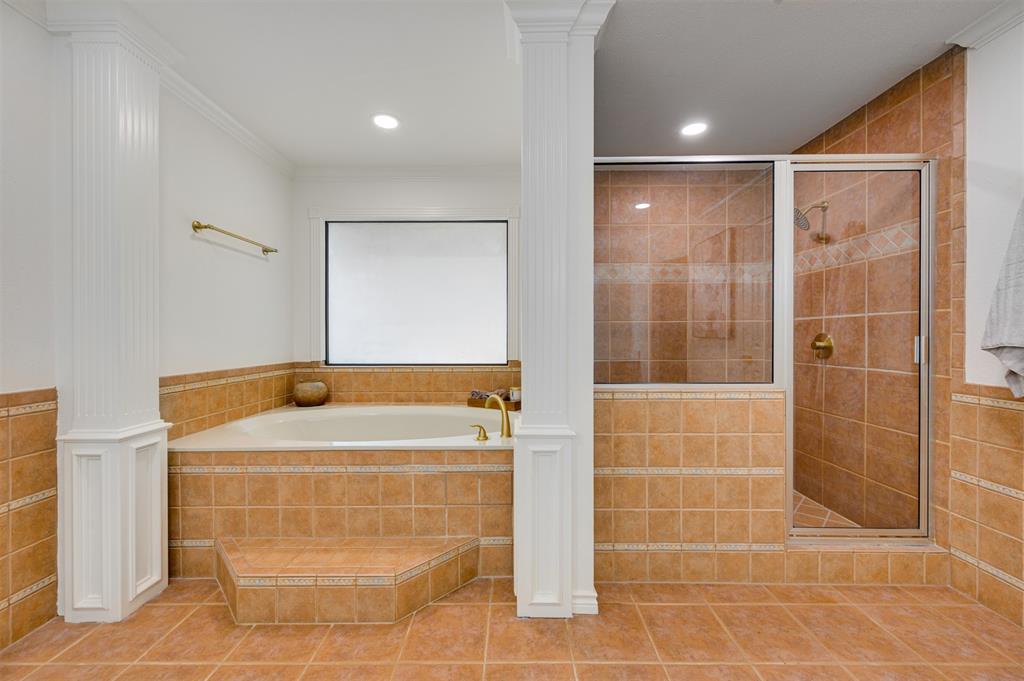 650 Spruce Drive Reno, TX 75462 - Photo 15 of 29 a bathroom with a shower