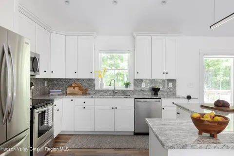 $825,000 | 25 Maple Hill Ridge, Red Hook, NY 12571