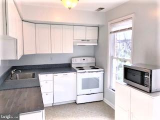 1813 T Street Northwest, Unit B Washington, DC 20009 - Photo 3 of 21