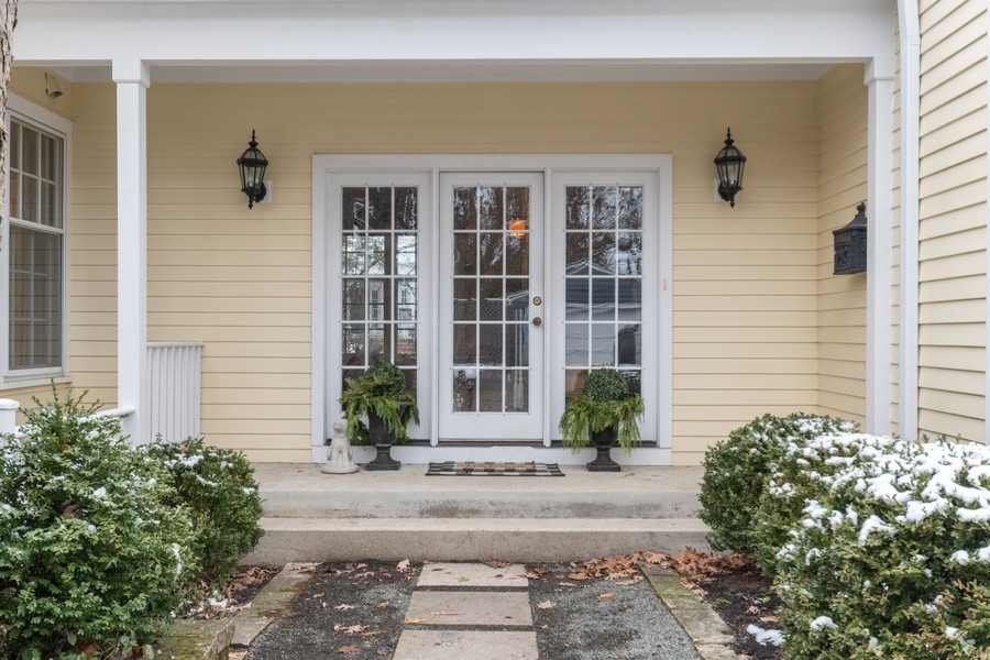 567 Rosemary Road Lake Forest, IL 60045 - Photo 3 of 42 a front view of a house with a yard
