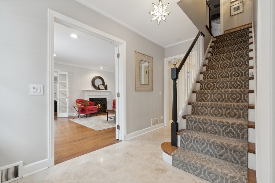 567 Rosemary Road Lake Forest, IL 60045 - Photo 5 of 42