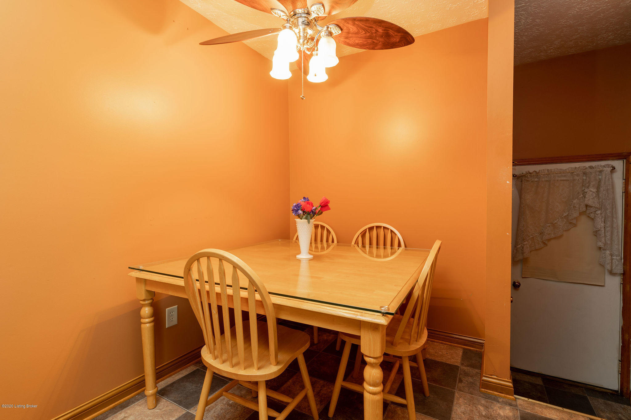 497 Blossom Road Louisville, KY 40229 - Photo 10 of 31 Dining Area
