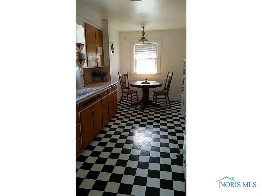 4319 Bellevue Road Toledo, OH 43613 - Photo 5 of 5 Kitchen.