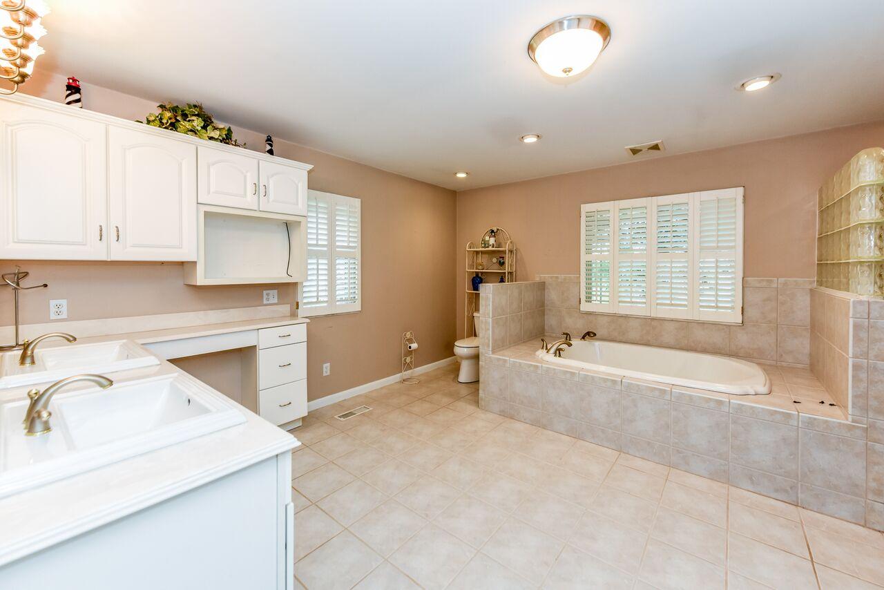 5283 Pryor Road Maryville, TN 37804 - Photo 11 of 28 Master Bath
