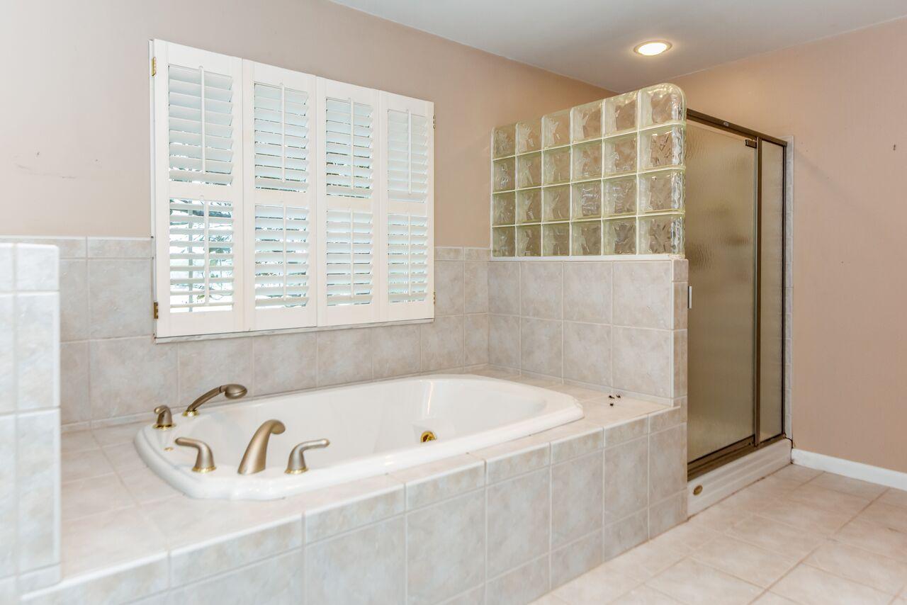 5283 Pryor Road Maryville, TN 37804 - Photo 12 of 28 Whirlpool Tub & Large Shower