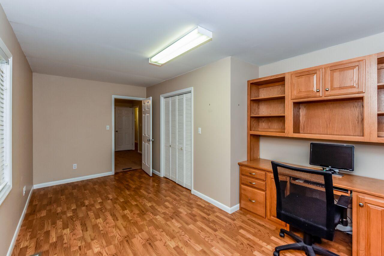 5283 Pryor Road Maryville, TN 37804 - Photo 15 of 28 Built in Desk & Shelves