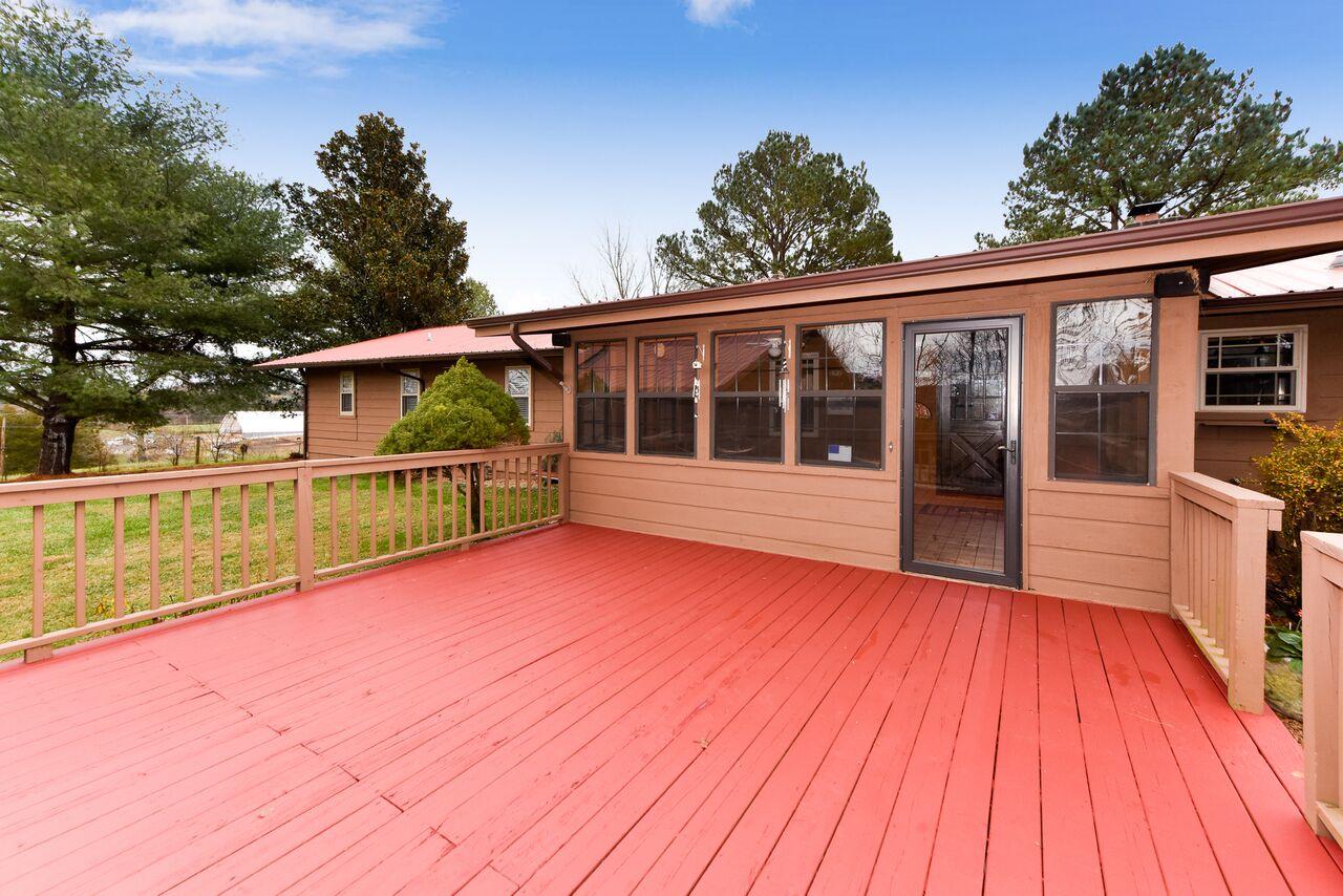 5283 Pryor Road Maryville, TN 37804 - Photo 20 of 28 Large Deck