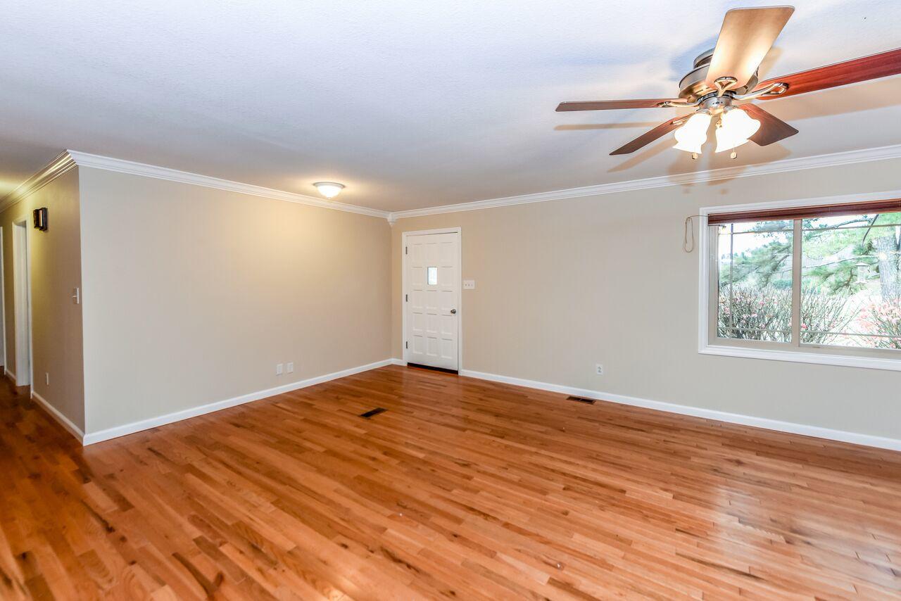 5283 Pryor Road Maryville, TN 37804 - Photo 3 of 28 Living Room