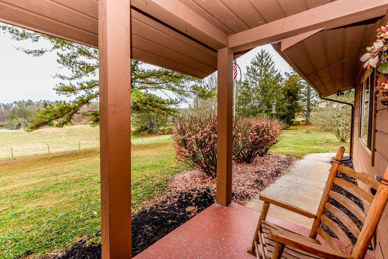 5283 Pryor Road Maryville, TN 37804 - Photo 21 of 28 Front Porch