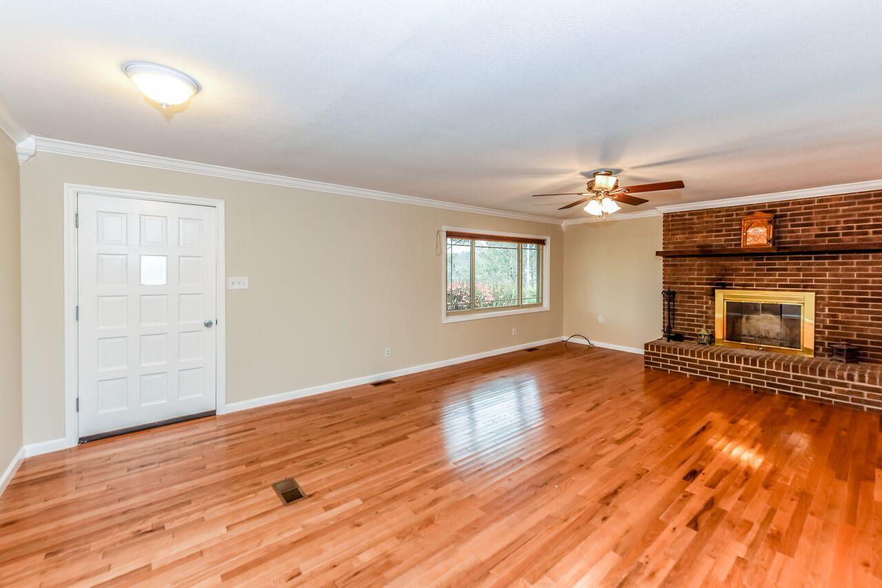 5283 Pryor Road Maryville, TN 37804 - Photo 4 of 28 Beautiul Hardwood Floors - Copy