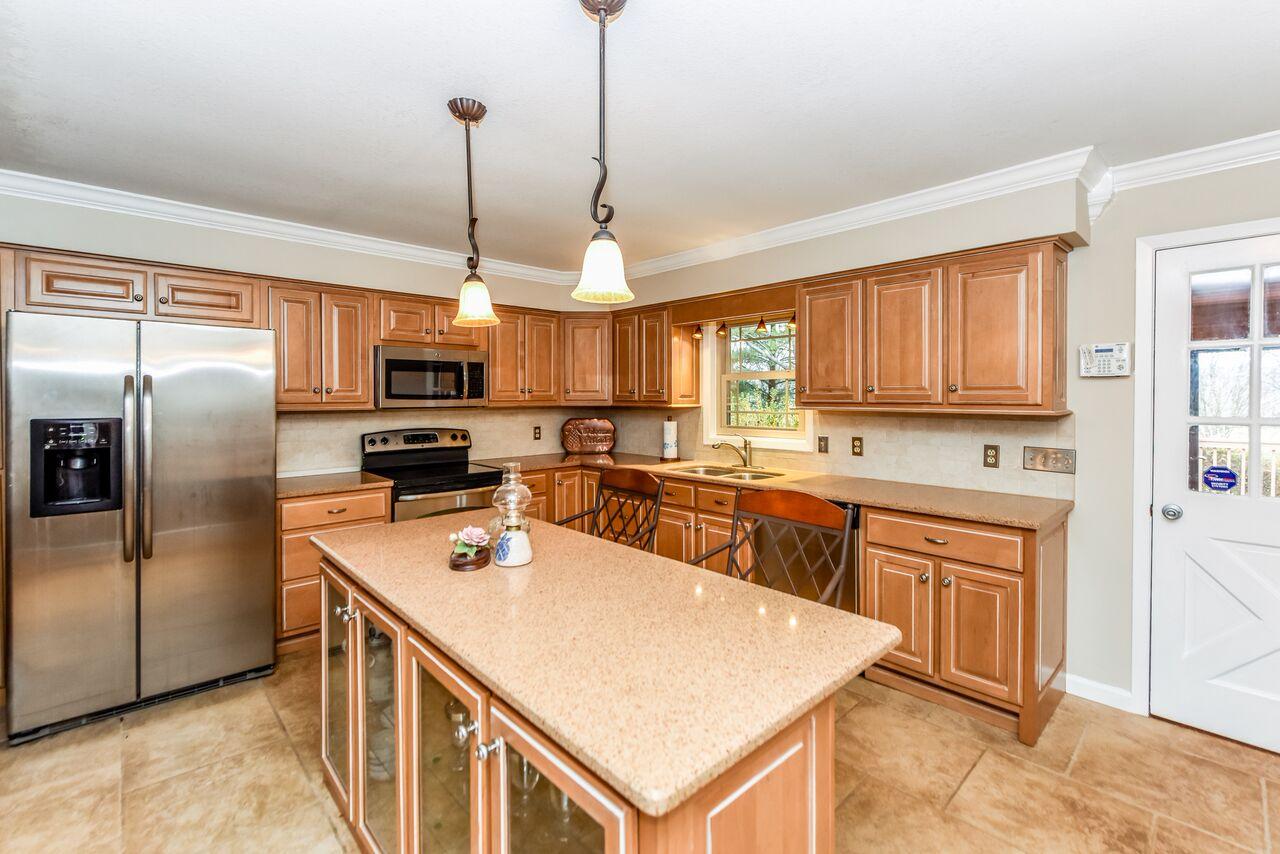 5283 Pryor Road Maryville, TN 37804 - Photo 7 of 28 Abundance of Cabinets