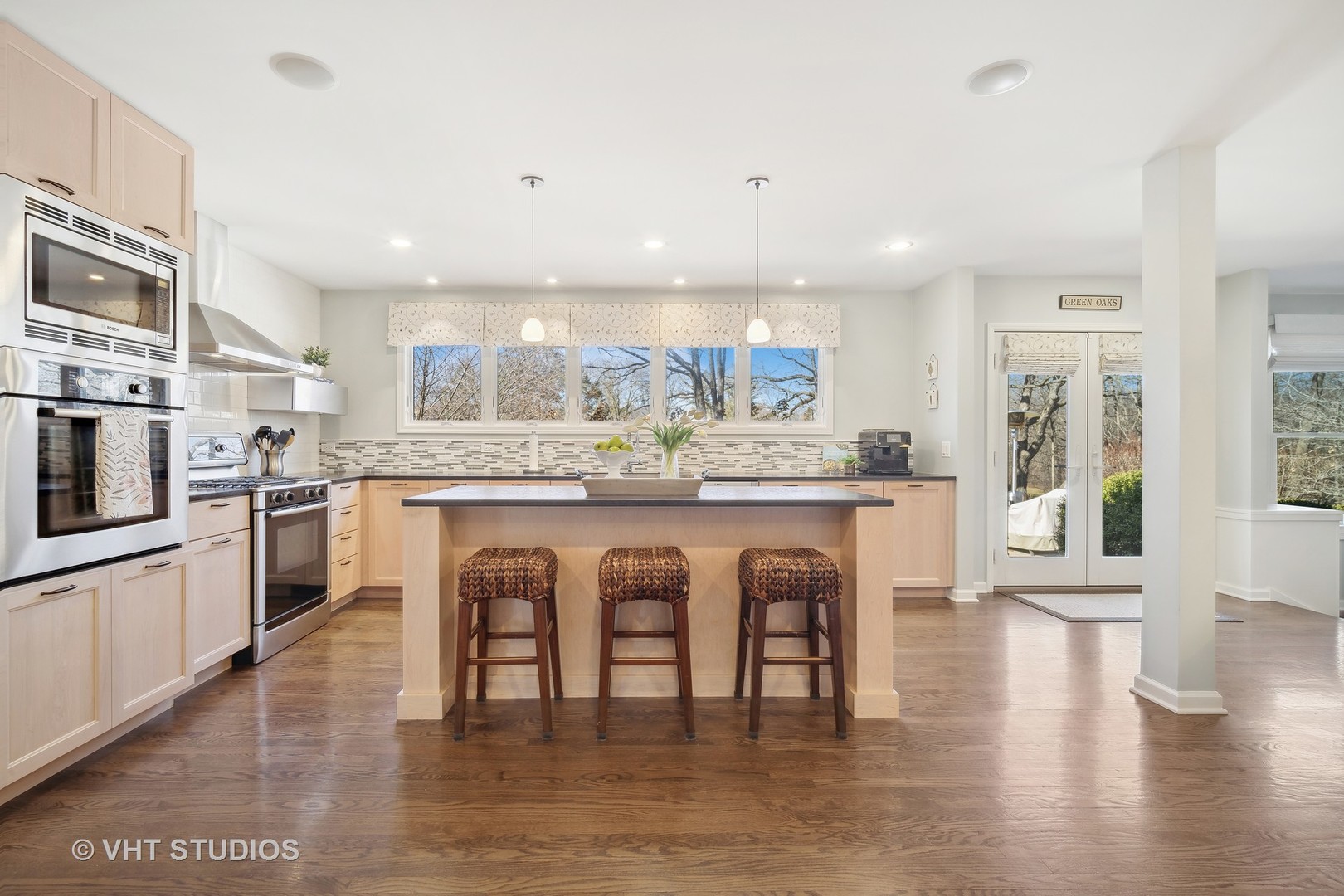 1732 Lexington Road Libertyville, IL 60048 - Photo 8 of 36 Gallery Image 8