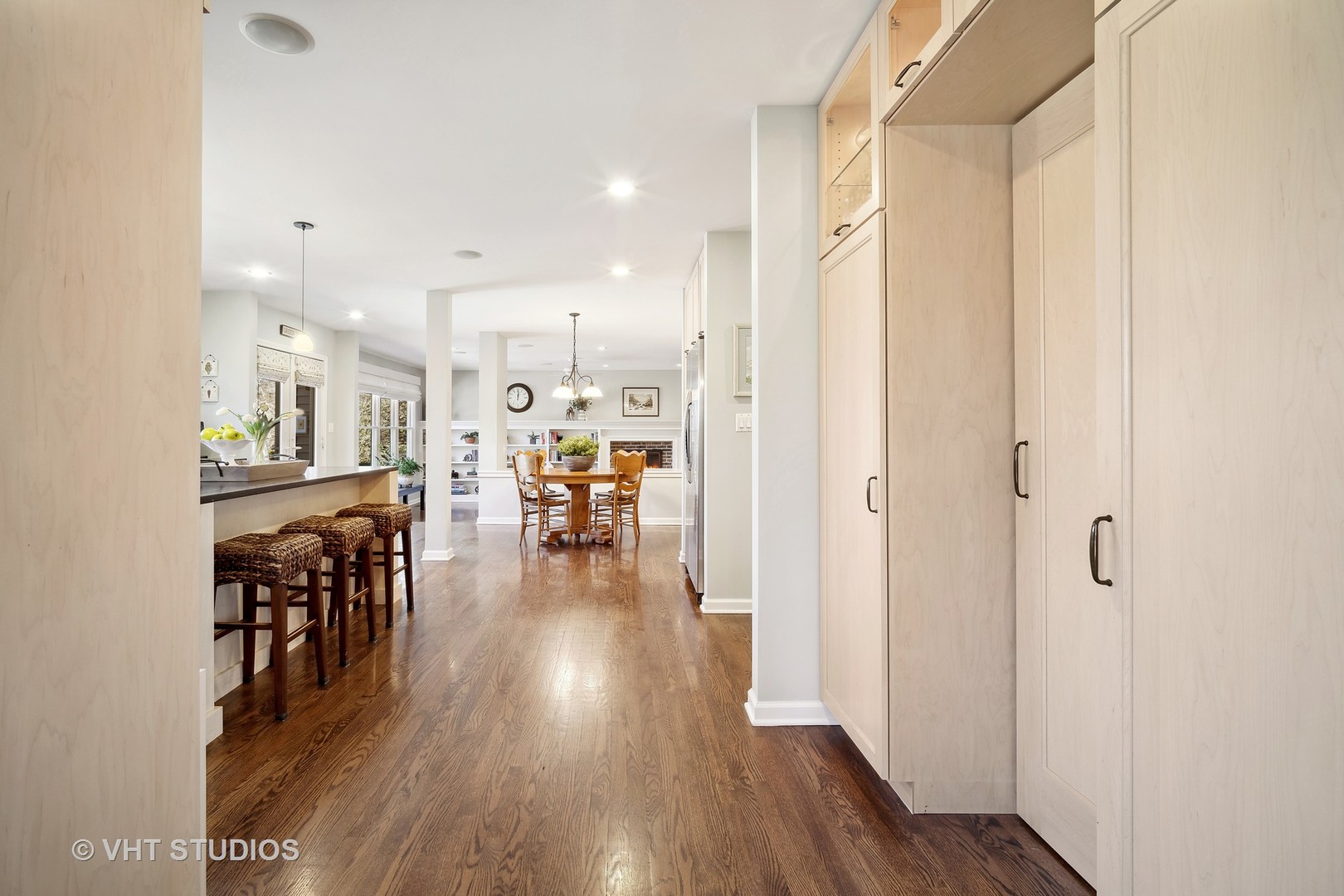 1732 Lexington Road Libertyville, IL 60048 - Photo 10 of 36 Gallery Image 10