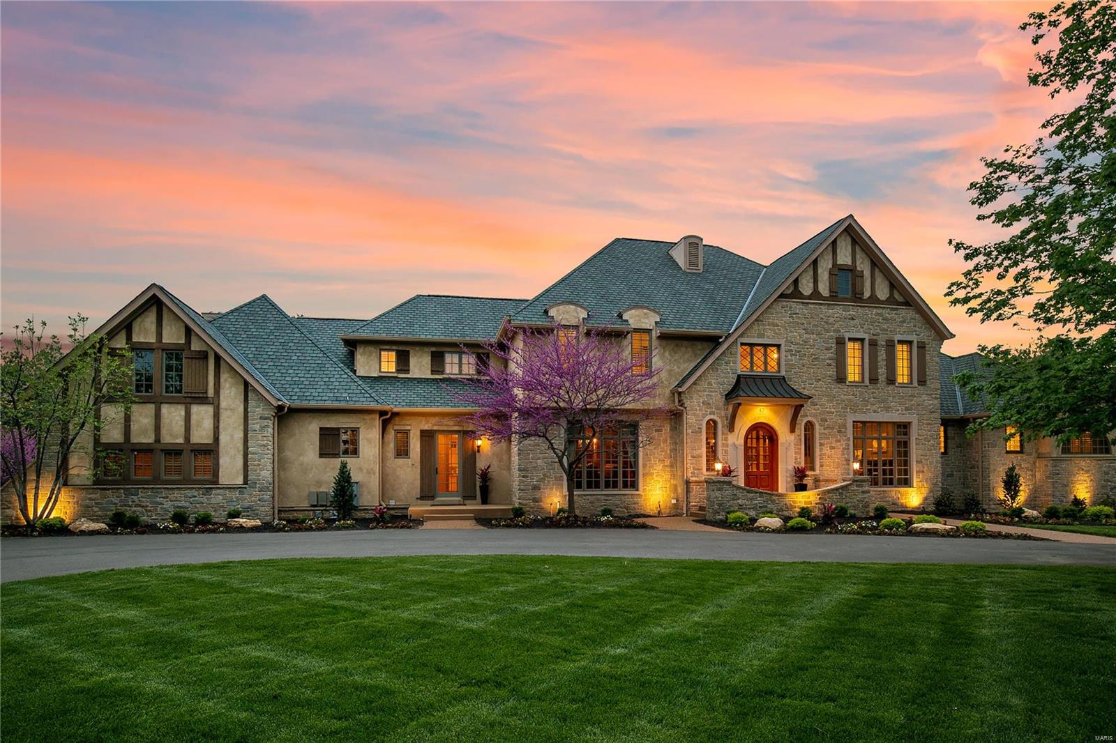 47 Williamsburg Road Creve Coeur, MO 63141 - Photo 2 of 74 Gallery Image 2