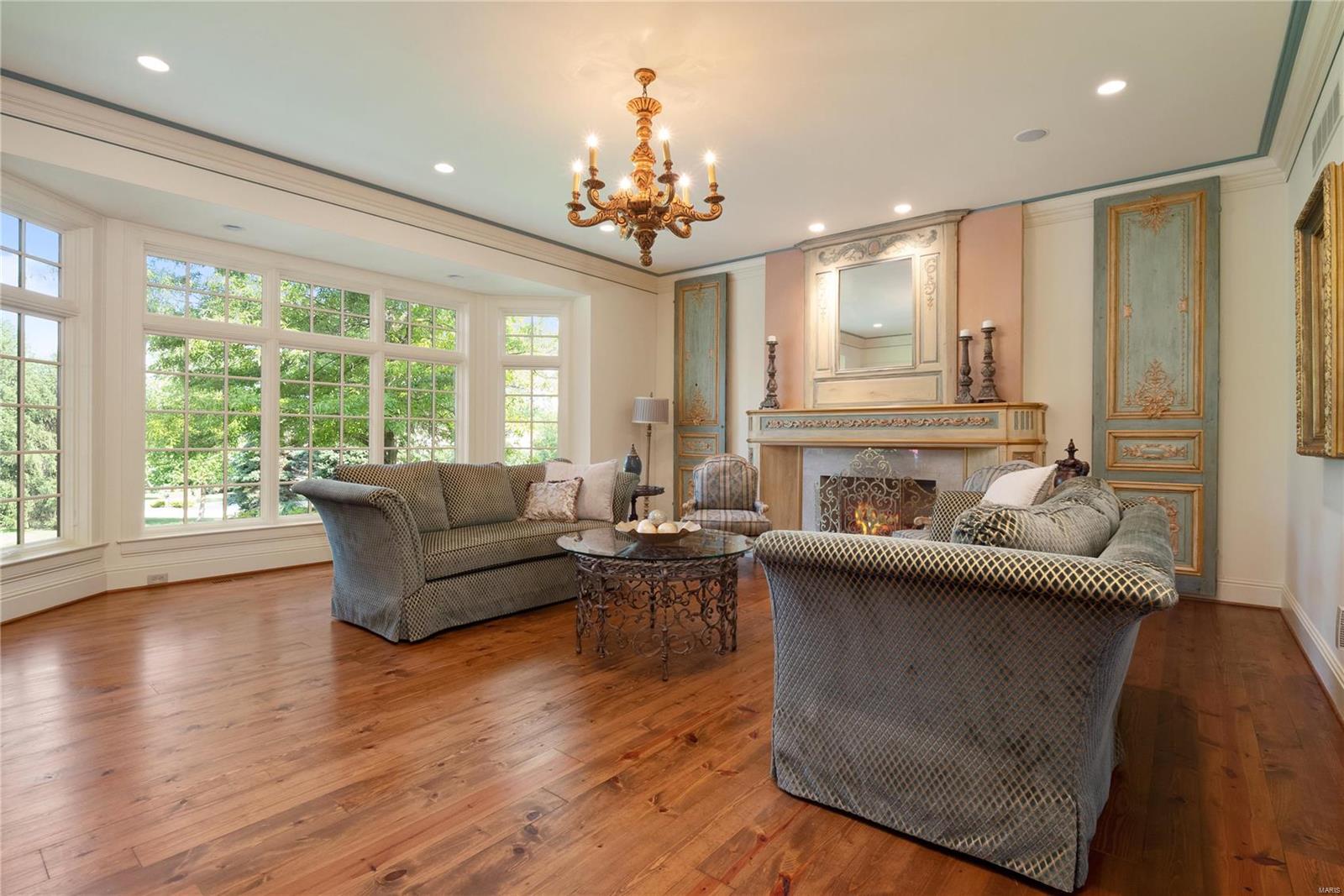 47 Williamsburg Road Creve Coeur, MO 63141 - Photo 8 of 74 Gallery Image 8