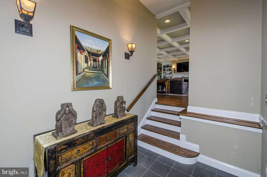3175 Holmes Run Road Falls Church, VA 22042 - Photo 11 of 24 Side Entrance Foyer