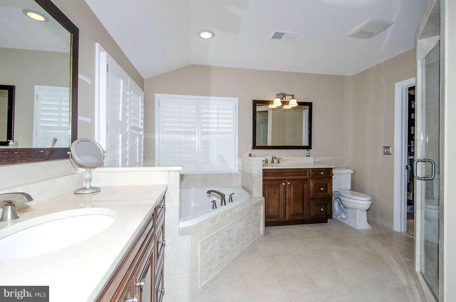 3175 Holmes Run Road Falls Church, VA 22042 - Photo 13 of 24 Bath (Master)