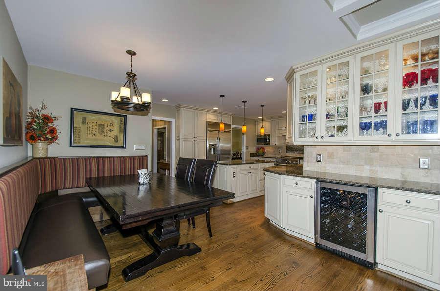 3175 Holmes Run Road Falls Church, VA 22042 - Photo 7 of 24 Breakfast area