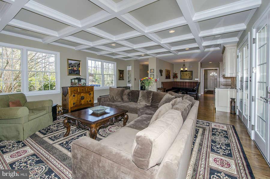 3175 Holmes Run Road Falls Church, VA 22042 - Photo 9 of 24 Family Room