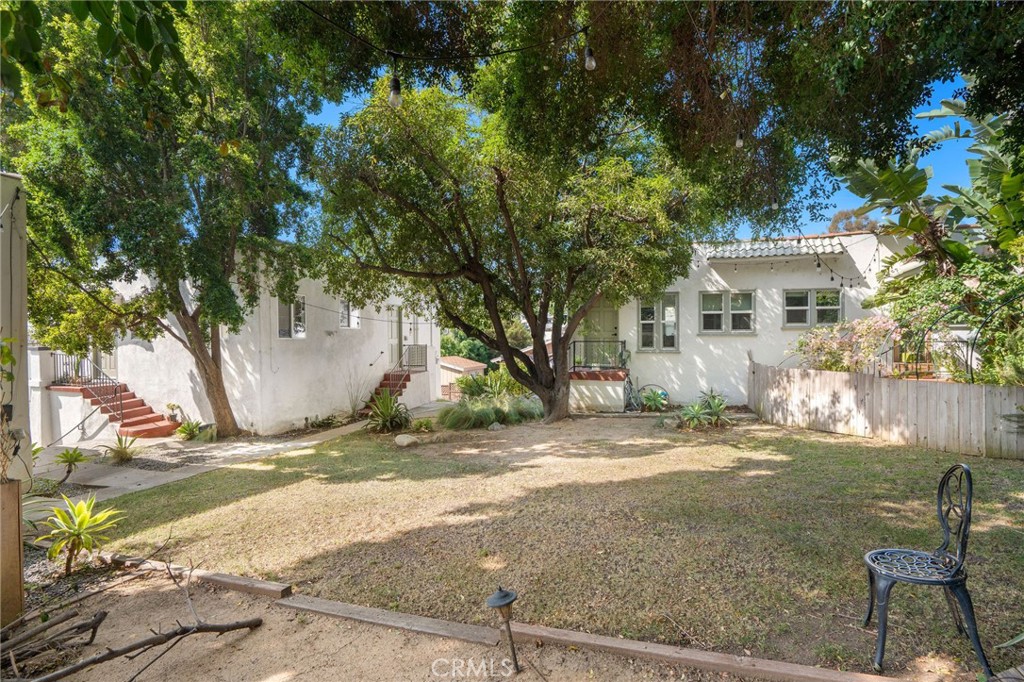 255 Isabel Street Los Angeles, CA 90065 - Photo 16 of 17 Communal yard