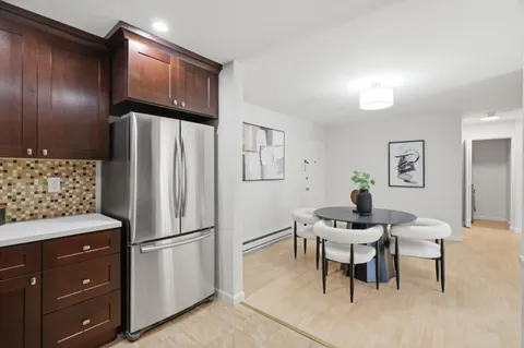 $749,000 | 1031 Crestview Drive, Unit 305, Mountain View, CA 94040