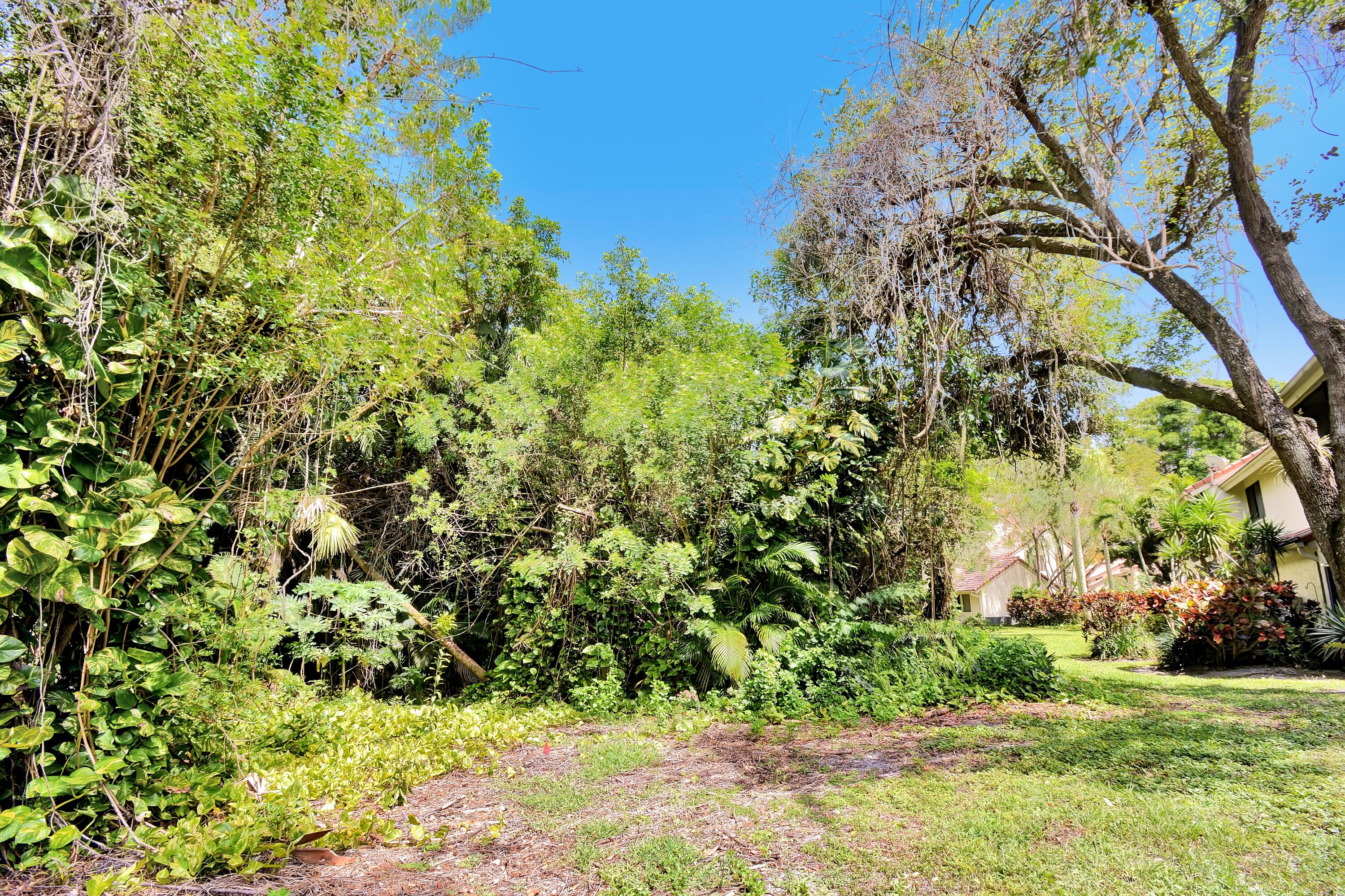 5590 Coach House Circle, Unit A Boca Raton, FL 33486 - Photo 29 of 33 a view of a garden