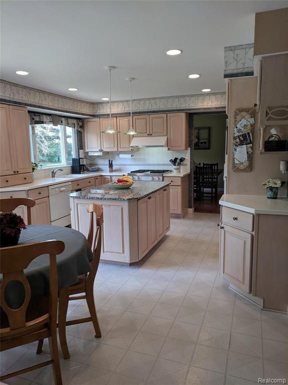 35850 Seminary Ridge Farmington Hills, MI 48331 - Photo 6 of 7