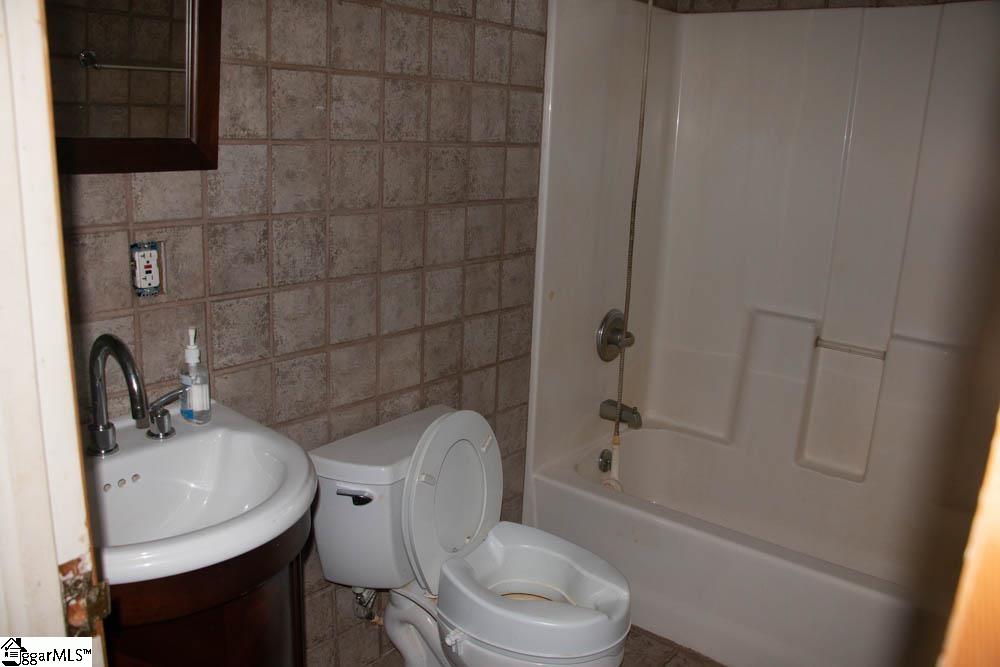 4220 Allen Bridge Road Fountain Inn, SC 29644 - Photo 6 of 15