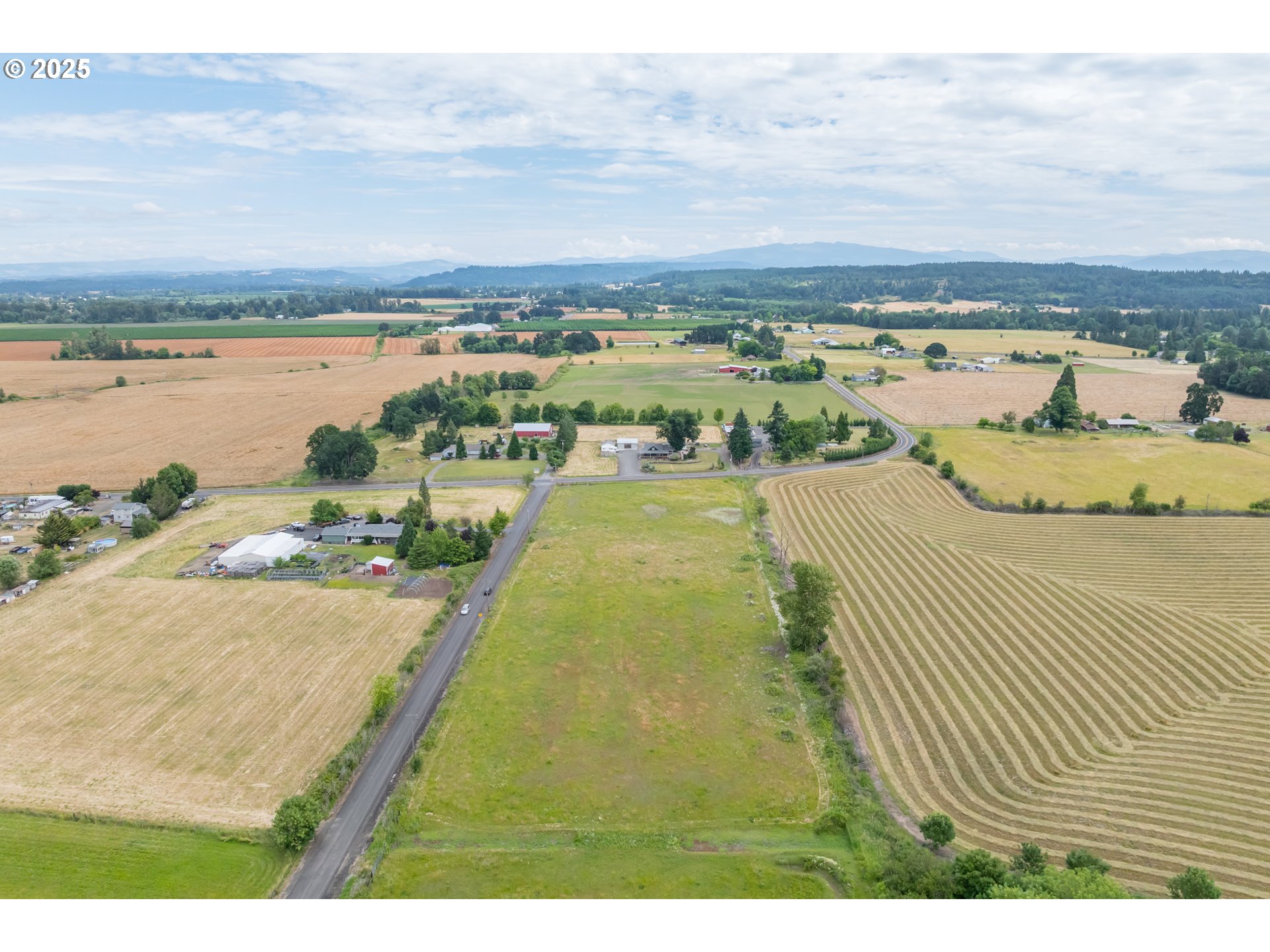 37929 Kelly Road Scio, OR 97374 - Photo 18 of 48 a view of swimming pool and lake view